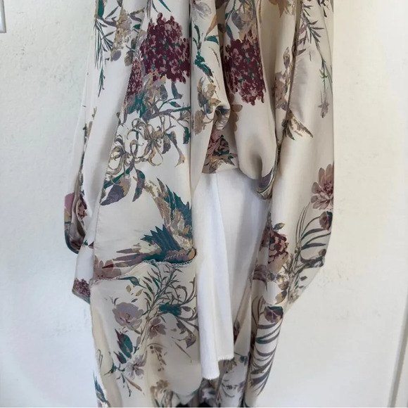 Honey Punch Spring Cream Floral High Low Dress with side Pockets - Picture 8 of 11